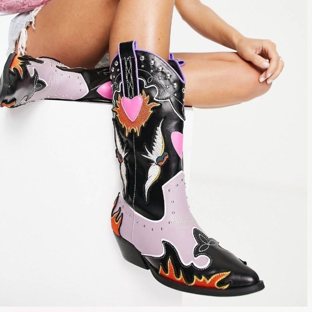 Brand new ASOS Arkansas flat western cowboy boots with hearts and flames 9
